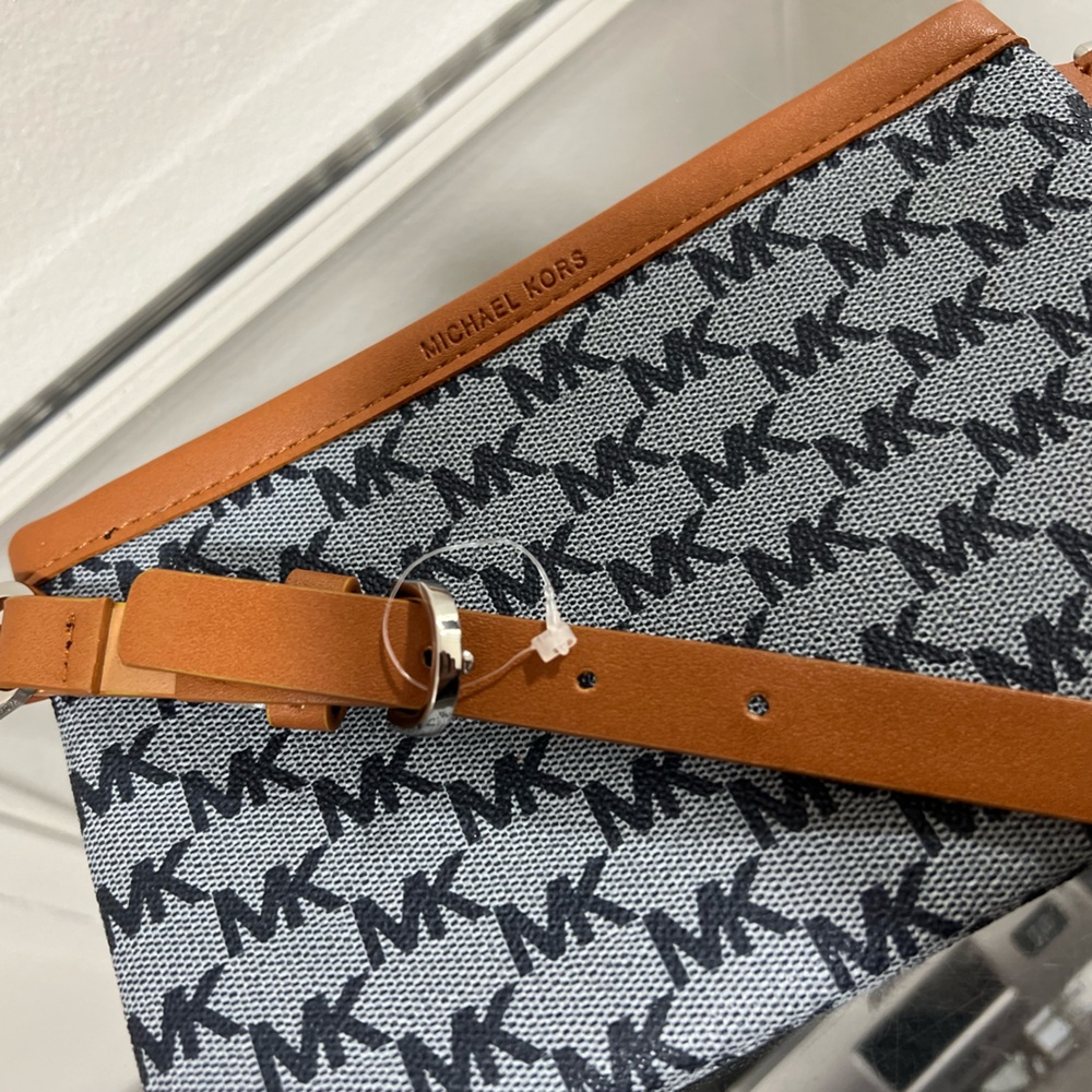 Michael Kors Monogram Leather
Fanny Pack Belt Bag - Picture 3 of 3